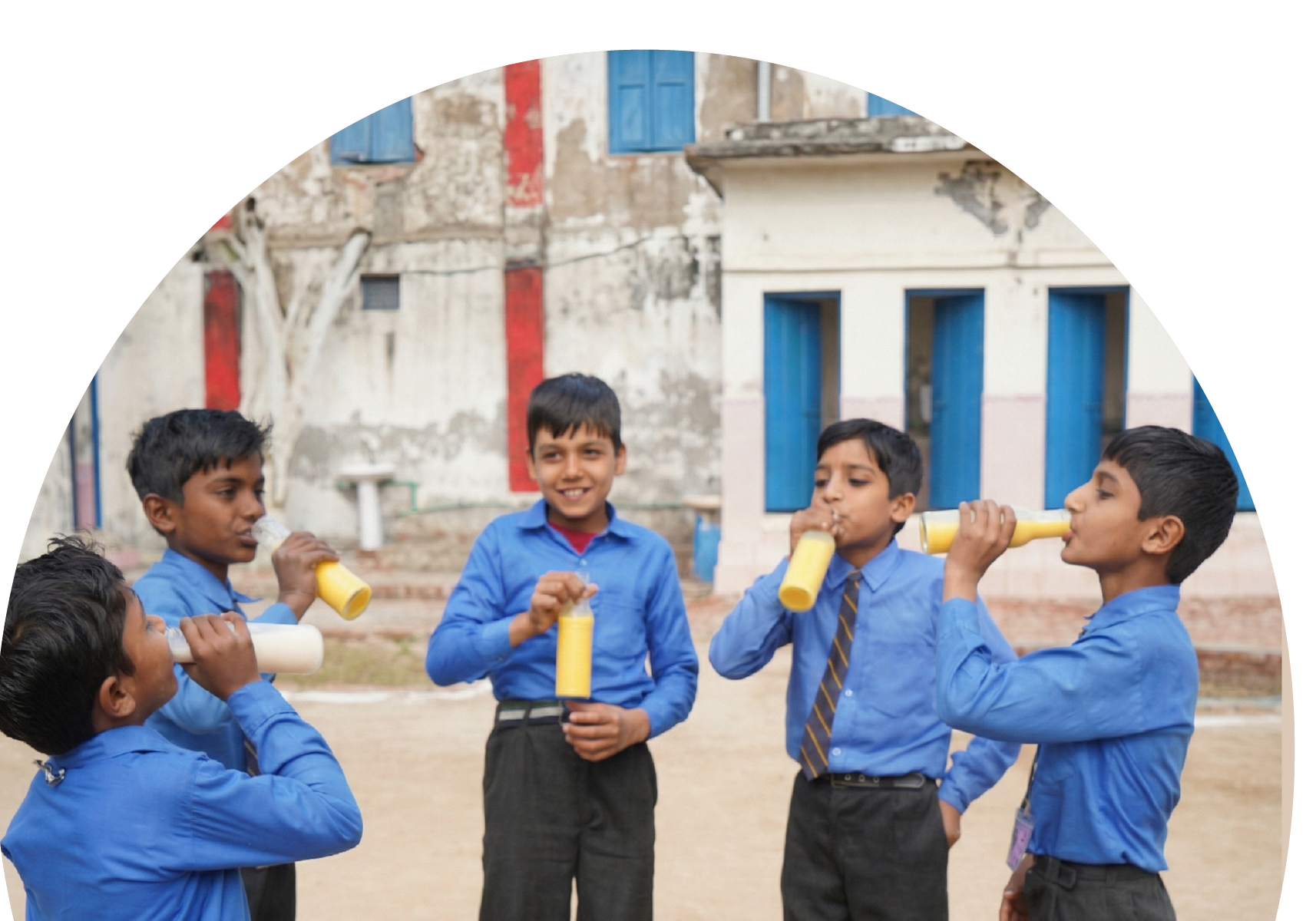 whey2value boys drinking whey milk