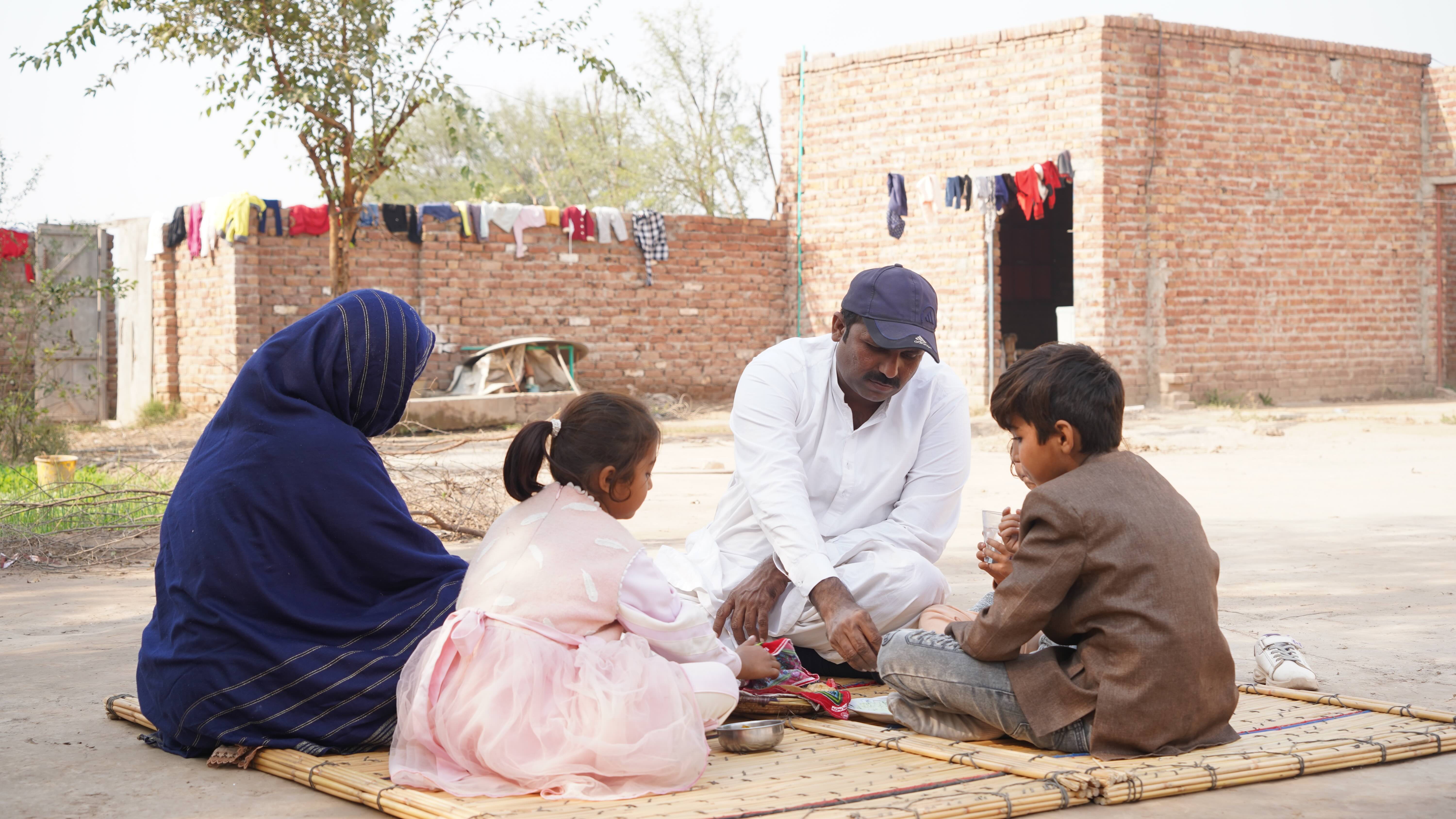 A family enjoying a meal made with biofortified zinc wheat in Punjab, Pakistan