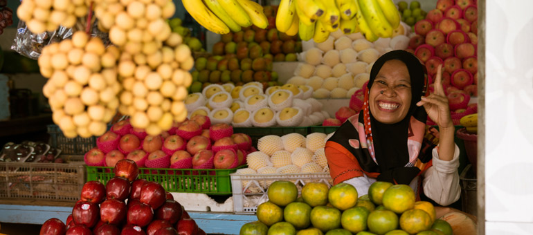 Woman smiling in Surabaya market