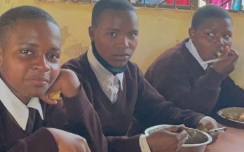 kids in Tanzania eating at school