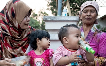 Improved information and educational messages on outer packaging of micronutrient powders distributed in Indonesia increase caregiver knowledge and adherence to recommended use